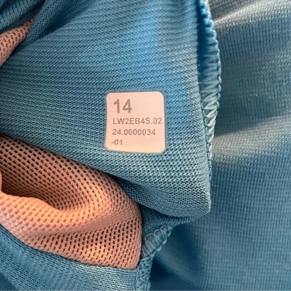 LIKE NEW Lululemon Energy Bra *medium support, B-D cup - Kayak Blue Light - Picture 6 of 6